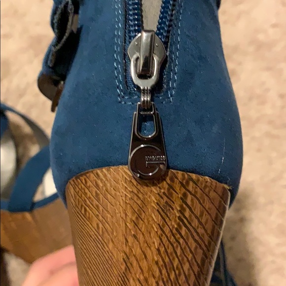 GUESS Pumps - Picture 5 of 5